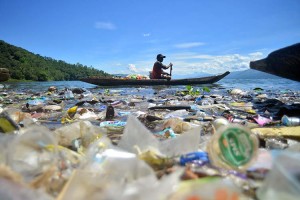Danau Singkarak di Sumatra Barat Mulai Dipenuhi Sampah