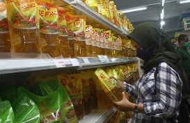 Ludes Kurang dari 24 Jam, Begini Taktik Pembeli Minyak Goreng Rp14.000 di Supermarket