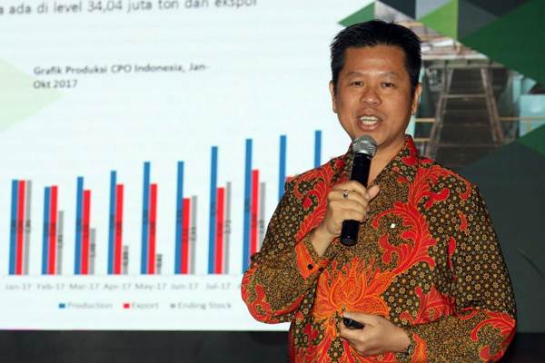 Direktur Utama PT Mahkota Group Tbk Usli memberikan penjelasan mengenai kinerja perusahaan dalam rangka penawaran umum perdana atau initial public Offering di Jakarta, Jumat (22/6/2018). - JIBI/Dedi Gunawan