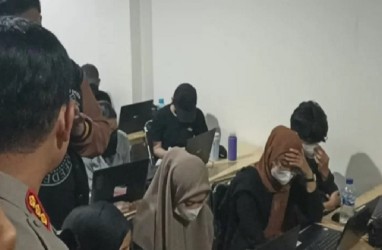 Polisi Gerebek Pinjol Ilegal di Pantai Indah Kapuk, Manajer dan 98 Karyawan Diamankan