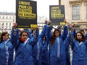 Aktivis di Prancis Gelar Aksi Unjuk Rasa Atas Pelanggaran Hak Asasi Manusia di Xinjiang China