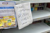 Bukan Penimbunan! Stok Minyak Goreng Kosong di Ritel Akibat Panic Buying