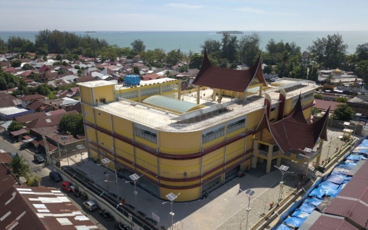 PT Wijaya Karya Bangunan Gedung Tbk (WEGE) telah menyelesaikan revitalisasi Pasar Rakyat Pariaman, Sumatera Barat.  - WEGE.