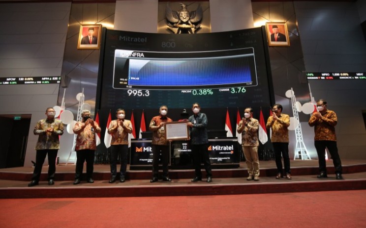 Seremoni pencatatan saham perdana PT Dayamitra Telekomunikasi Tbk. (MTEL) atau Mitratel di Bursa Efek Indonesia, Senin (22/11/2021). - Istimewa