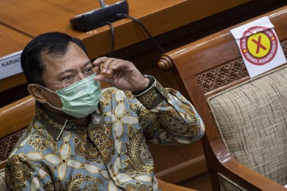 Mantan Menteri Kesehatan Terawan Agus Putranto mengikuti rapat kerja dengan Komisi IX DPR di Kompleks Parlemen, Senayan, Jakarta, Rabu (10/3/2021). Rapat tersebut membahas tentang dukungan pemerintah terhadap pengembangan vaksin Merah Putih dan vaksin Nusantara. - Antara