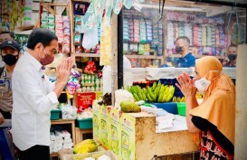 Jelang Ramadan, Jokowi Cek Harga Bahan Pokok di Sejumlah Pasar di Jateng