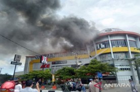 Mal Terbesar di Banda Aceh Terbakar