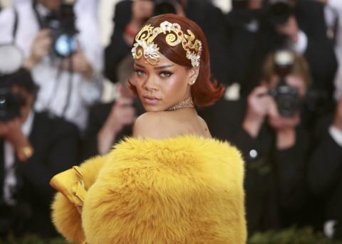 Rihanna di ajang Met Gala 2015 - Reuters