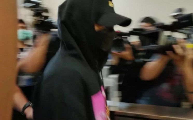 YouTuber Reza Arab penuhi panggilan penyidik Dittipidsiber Bareskrim Polri, diperiksa sebagai saksi Doni Salamanan, di Jakarta, Kamis (17/3/2022). - Antara