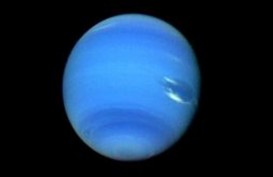 Suhu di Neptunus Berfluktuasi Secara Misterius, Ilmuwan Kebingungan