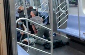 Kereta di Brooklyn Ditembaki, Pelaku Menyamar Petugas dan Menyalakan Granat Asap