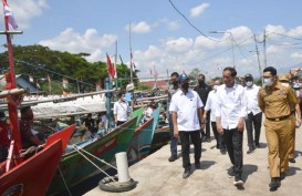 Nelayan Cirebon Curhat Kelangkaan Solar Kepada Jokowi dan Ridwan Kamil