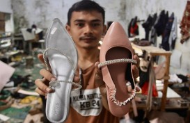 Jelang Lebaran, Pelaku UMKM Tangerang Kebanjiran Orderan Sepatu dan Sandal Wanita