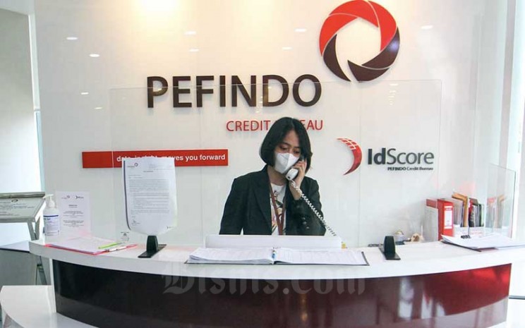 Karyawati beraktivitas di kantor PEFINDO Biro Kredit (IdScore), Jakarta, Senin (11/10/2021). Bisnis - Arief Hermawan P