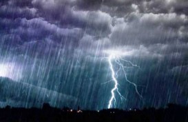 Cuaca Jakarta 20 April 2022, Hujan Disertai Kilat dan Angin Kencang