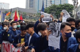 Mahasiswa Ingin Demo di Istana, Polisi Tahan di Patung…