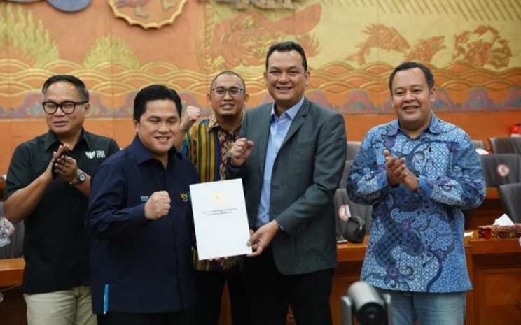 Menteri Badan Usaha Milik Negara (BUMN) Erick Thohir menyampaikan terima kasih atas dukungan panitia kerja (panja) penyelamatan PT Garuda Indonesia (Persero) Tbk Komisi VI DPR RI, Jumat (22/4 - 2022).