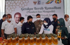 Erick Thohir Sapa Warga Saat PTPN Group Kucurkan 2.000 Liter Migor di Bandung