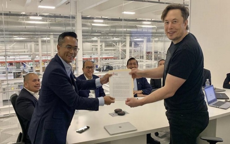 Presiden Direktur dan CEO Bakrie & Brothers Anindya Bakrie bertemu dengan CEO Tesla Inc. Elon Musk / Instagram Anindya Bakrie.