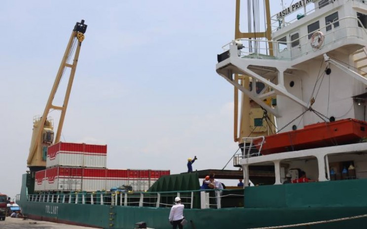 PTPN Group dan ID FOOD menggunakan kapal tol laut dari Kementerian Perhubungan melakukan pengiriman pertama minyak goreng dan gula pasir ke wilayah Timur Indonesia - .