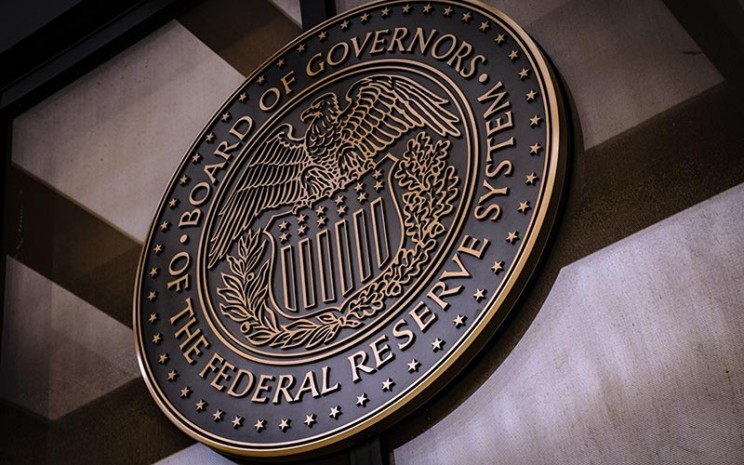 Logo bank central Amerika Serikat atau The Federal Reserve di Washington, Amerika Serikat, Minggu (19/12/2021). Bloomberg - Samuel Corum