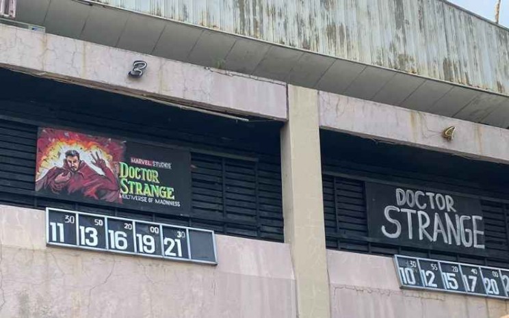 Poster film Doctor Strange yang ada di bioskop Purwokerto - Twitter/orepras