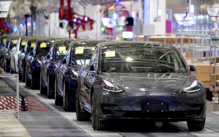 Tesla Model 3 tengah diproduksi di pabrik Shanghai, China, 7 Januari 2020. /Reuters