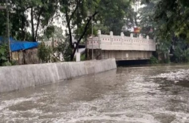 Dua Turap Jebol, Permukiman Warga Periuk Tangerang Terendam Banjir