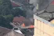 Pasar Ciputat Terbakar, Pemadam Kebakaran Mulai Berdatangan Padamkan Api