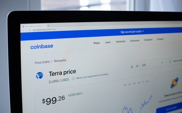 Tangkapan layan harga token Terra Luna di situs Coinbase pada Jumat, 8 April 2022. Harga aset ini anjlok hingga 99,98 persen hingga menyentuh 0.00003618 pada Jumat (13/5/2022). - Bloomberg
