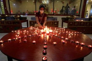Lilin Perayaan Trisuci Waisak di Aceh