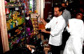 Kunjungi Pasar Muntilan, Jokowi Cek Harga Minyak Goreng Curah