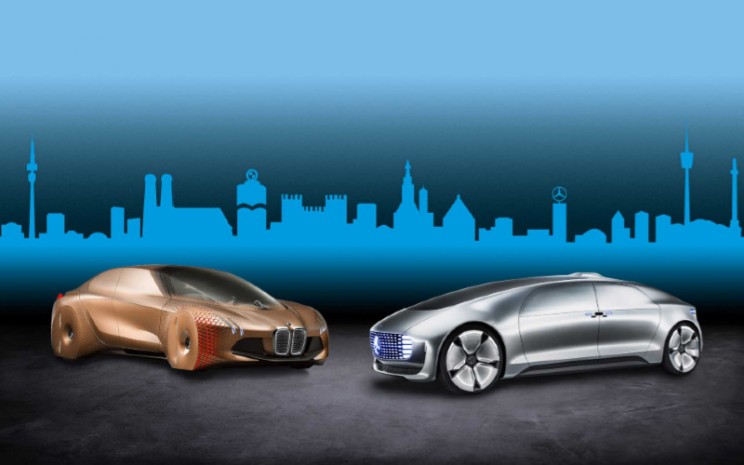 BMW Group dan Daimler AG meluncurkan kerja sama jangka panjang untuk teknologi mobil otonom pada Juli 2019.  - BMW