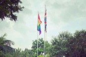 Sederet Fakta Kedubes Inggris di Indonesia Kibarkan Bendera LGBT
