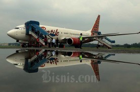 Aspal Bandara Juanda Amblas, Pesawat Batik Air Tertahan…