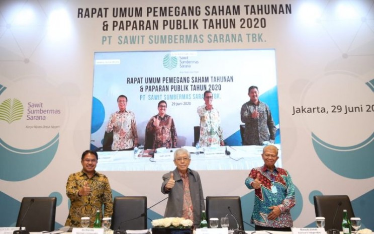 Manajemen PT Sawit Sumbermas Sarana Tbk. (SSMS) berpose usai Rapat Umum Pemegang Saham Tahunan, Senin (29/6/2020) - SSMS