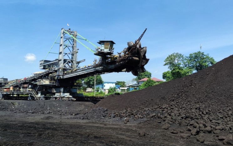 Alat stacker-reclaimer batu bara milik PT Bukit Asam Tbk. (PTBA) - Bisnis / Aprianto Cahyo Nugroho