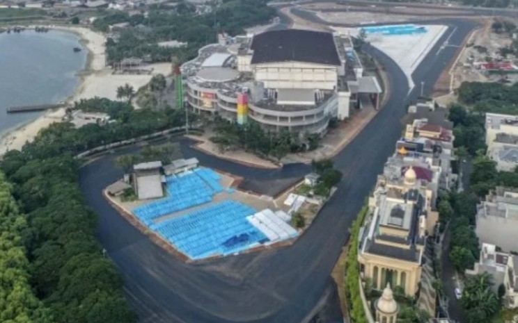 Foto udara lintasan Sirkuit Jakarta International E-Prix Circuit (JIEC) yang telah diaspal di kawasan Taman Impian Jaya Ancol, Jakarta, Rabu(13/4/2022). - Antara