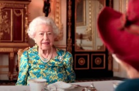 Ratu Elizabeth Tunjukkan Kemampuan Aktingnya dengan…
