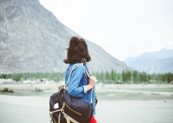 5 Perlengkapan yang Wajib Dibawa oleh Traveler Perempuan