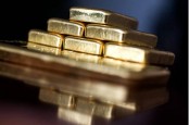 Harga Emas Melemah di Tengah Penguatan Dolar AS dan Sikap Hawkish The Fed