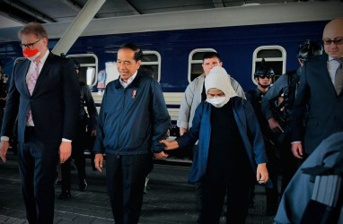 Ini Foto-foto Kekompakan Presiden Jokowi dan Iriana di Ukraina