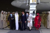 Jokowi Tiba di Abu Dhabi, Menhan Prabowo Ikut Menyambut