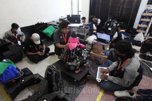 Kontes Robot Indonesia di Institut Teknologi Sepuluh Nopember Surabaya