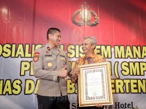 PT Semen Padang Terima SMP Gold Reward Dari Kapolri
