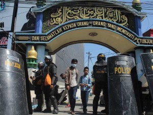 Polisi Jemput Paksa DPO Pencabulan di Pondok Pesantren Jombang