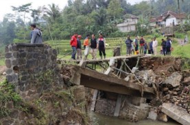 10 Hari Pascabanjir Bandang, Akses Warga Warga Mulyajaya…
