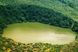 Danau Tolire: Legenda Buaya Tak Kasat Mata dan Suguhan…