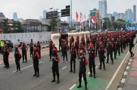 Sekitar 100.000 Buruh Unjuk Rasa di Depan Gedung DPR