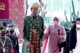 Sidang Tahunan MPR RI 2022, Jokowi Kenakan Baju Adat…